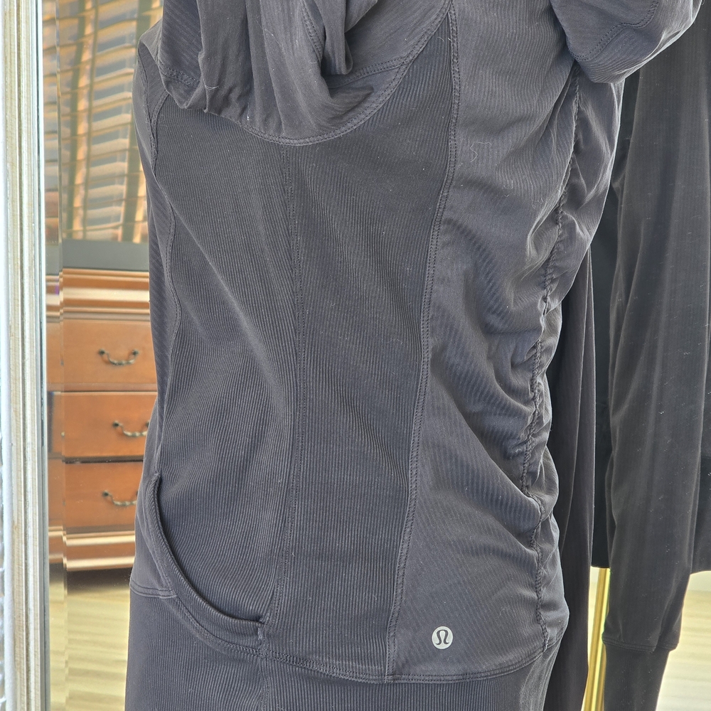 Lululemon Reversible Black Hooded Jacket Size 8 - Picture 6 of 14